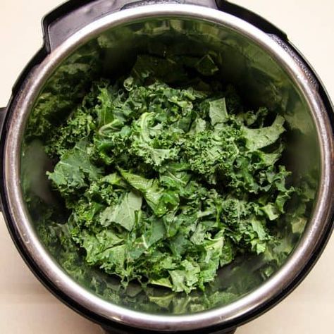 [Instant Pot] Insta-Greens! How to Prep Leafy Greens in a Pressure Cooker - Fueled By Instant Pot Instant Pot Kale, Instant Pot Zuppa Toscana, Instant Pot Veggies, Vegetable Side Dishes Healthy, How To Cook Kale, Turnip Greens, Beet Greens, Mustard Greens, Easy Instant Pot Recipes