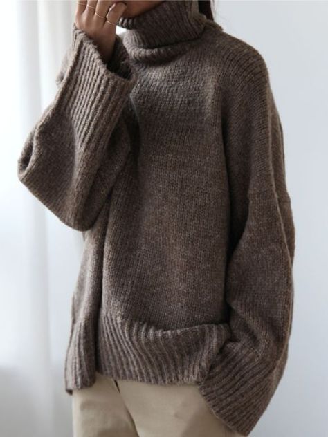 This sweater makes me so ready for fall! Ulla Johnson Brown Turtleneck Sweater. Brown Turtleneck, Design Websites, Haken Baby, Knitwear Fashion, Looks Street Style, Work Tops, Brown Sweater, Sweater Making, Sweater Design