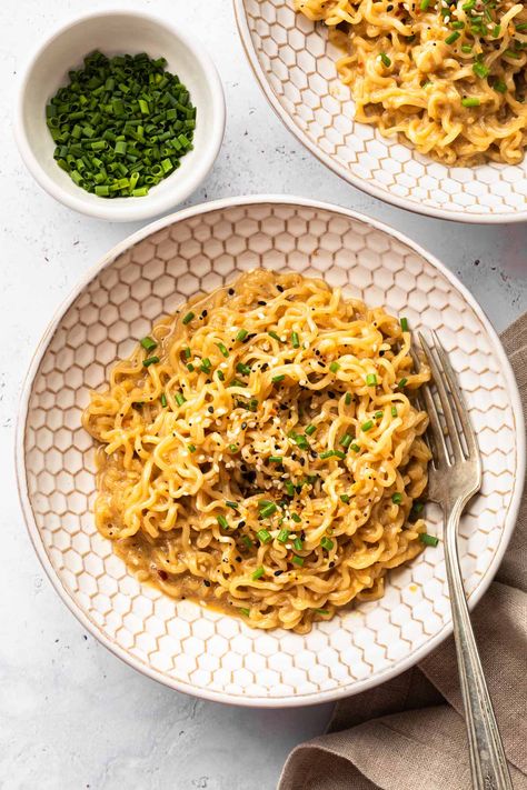 Skip the flavor packets (they have milk in them anyway) and make this infamous TikTok ramen recipe. This homemade ramen seasoning method makes a creamy ramen that's super flavorful and easy to make. Don't forget to sprinkle with everything bagel seasoning or top with some chives for extra flavor. Dairy Free Ramen Recipe, Creamy Top Ramen, Carbonara Ramen Recipe, Tik Tok Ramen Noodle Recipes, Tik Tok Noodles, Tik Tok Ramen Noodles, Homemade Ramen Seasoning, Tik Tok Ramen, Ramen Tiktok