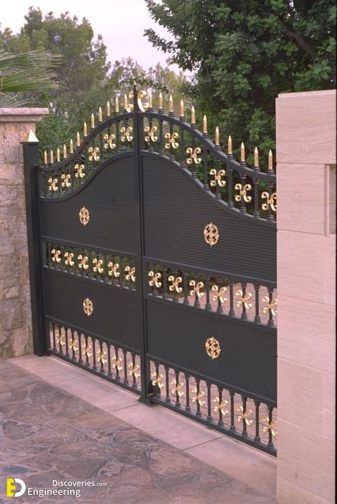 Compound Wall Gate Design, Iron Main Gate Design, Gate Design Ideas, Modern Main Gate Designs, Tor Design, Metal Gates Design, Home Gate Design, Gate Wall Design, Gate Designs Modern