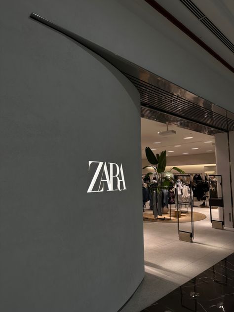 Zara Store Aesthetic, Zara Store Design, Valeria Core, Zara Logo, Zara Aesthetic, Logo Online Shop, Zara Shop, Zara Store, Disney Paris