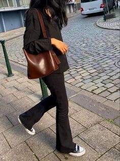 Brown Bag Outfit, Bag Outfit Aesthetic, Summer Aesthetics, Satin Corset, Streetwear Aesthetic, Brown Bag, Looks Black, Black On Black, Fashion Mistakes