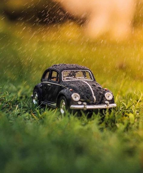 Miniature Photography Nature, Car Toy Photography, Toy Photography Creative, Toy Photography Ideas, Toy Car Photography, Tiny Photography, Wallpaper Scary, Vehicle Photography, Hate Love