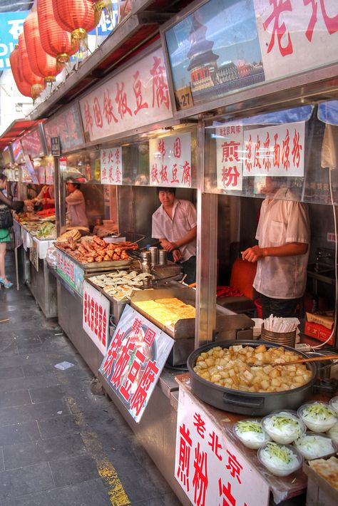 Streets Of China, Beijing Street Food, Food Stand Aesthetic, Asian Street Food Photography, Asian Food Market, Korean Food Market, China Food Photography, Chinese Food Aethstetic, Beijing China Aesthetic