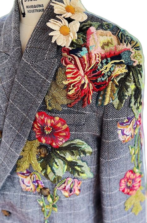 Embroidery On Blazer, Blazer Embroidery, Season Embroidery, Embroidered Blazer, Estilo Hippy, Mode Kimono, Repurposed Clothing, Make An Impact, Upcycled Fashion