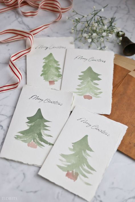 If you want to make holiday cards this year, try watercolor! A step by step guide to making DIY watercolor Christmas cards that are so easy! Christmas Card Layouts, Hand Painted Christmas Cards, Watercolor Christmas Cards Diy, Watercolor Holiday Cards, Christmas Card Ideas, Frugal Christmas, Christmas Background Images, Watercolor Christmas Tree, Unique Christmas Cards