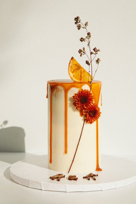 Aesthetic Simple Cake, Orange Cake Design, Simple Beautiful Wedding, Cylinder Cake, Birthday Cake And Balloons, Balloons Drawing, Simple Cake Decorating, Cake And Balloons, Painting Learning