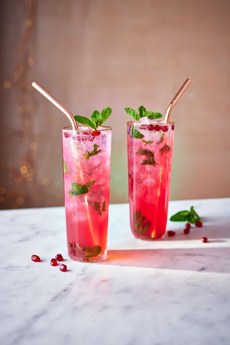 Christmas Mojito Recipe, Christmas Eve Recipes, Christmas Mojito, Best Christmas Cocktails, Christmas Canapes, Terrine Recipe, Hot Drinks Recipes, Healthy Fruit Smoothies, Hot Buttered Rum