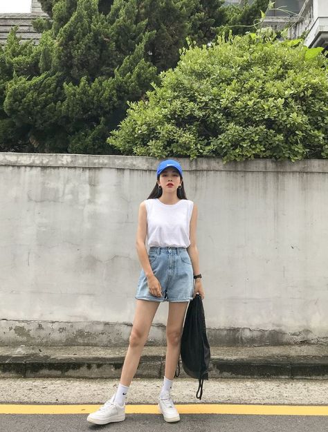 Indie Outfit Inspo, Fashion Essay, Art Happy, Korean Fashion Trends, Ulzzang Fashion, Summer Nail, Sporty Outfits, Korea Fashion, Kpop Fashion Outfits