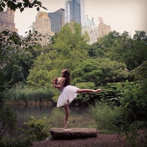 Ballet Senior Pictures, Outdoor Dance Photography, Dance Picture Poses, Dance Photo Shoot, Ballet Pictures, Dance Photography Poses, Bridge Photography, Ballet Poses, Ballet Photos