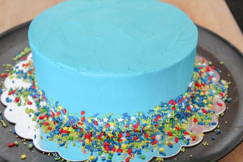 Easy Super Mario Birthday Cake, Easy Mario Bros Cake, Round Mario Cake, Mario Diy Cake, Easy Super Mario Cake Ideas, Mario Birthday Cake Simple, Super Mario Cake Birthday Easy, Simple Super Mario Birthday Cake, Super Mario Smash Cake