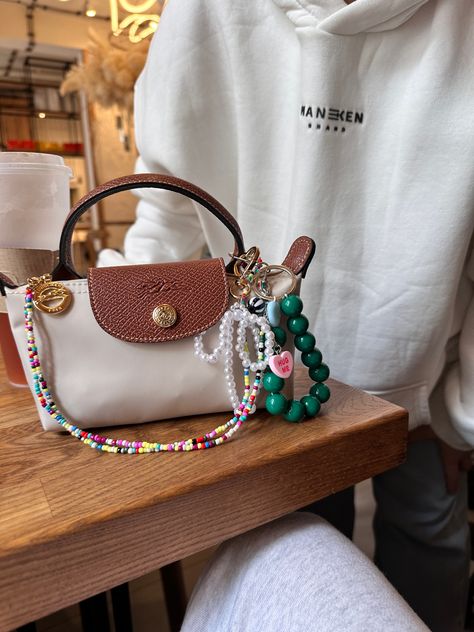 Repurpose Louis Vuitton Purses, Summer Bags Aesthetic, Purse Accessories Aesthetic, Bag With Charms Aesthetic, Decorated Purse Aesthetic, Purse With Charms, Purse Accessories Ideas, Bag Charm Trend 2024, Mini Purse Aesthetic