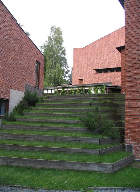 AD Classics: Säynätsalo Town Hall / Alvar Aalto | ArchDaily Critical Regionalism, Alvar Alto, Robert Mallet Stevens, Vitra Design, Walter Gropius, Eero Saarinen, Famous Architects, Farm Design, Alvar Aalto