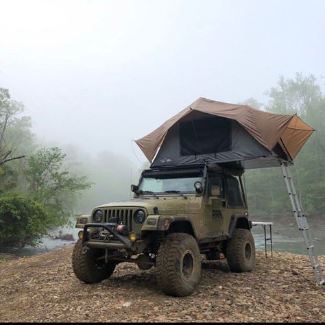 Find the innovative setups for your overlanding adventures. Great for off-grid explorers. Wrangler Camping, Jeep Wrangler Camping, Jeep Tent, Jeep Overland, Rooftop Tents, 2 Door Jeep, Two Door Jeep Wrangler, Jeep Sahara, Jeep Gear