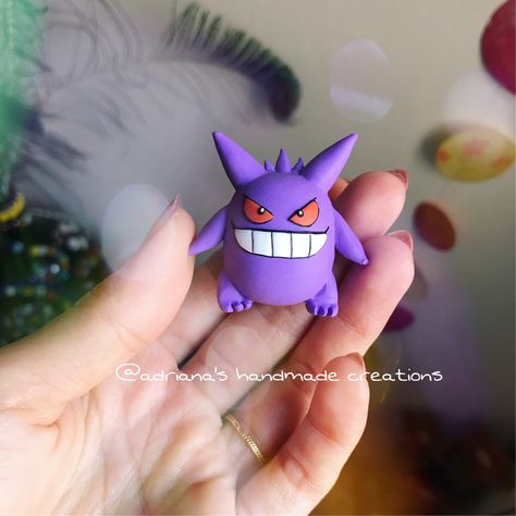 Pokemon Clay Figures Easy, Gengar Polymer Clay, Polymer Clay Pokemon Tutorial, Clay Art Pokemon, Clay Crafts Pokemon, Pokemon Air Dry Clay, Clay Ideas Pokemon, Pokemon Clay Ideas, Gengar Clay