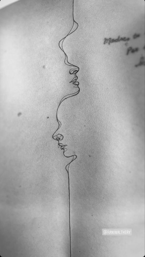 Two Faces In One Drawing, One Line Two Faces Tattoo, Two Face Gemini Tattoo, Fine Line Face Drawing, Gemini Tattoo Two Faces, Gemini Tattoo Faces, One Line Spine Tattoo, Two Face Line Tattoo, Back Line Tattoo Women