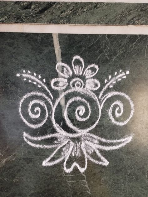 Free Hand Designs, Easy Rangoli Designs Videos, Very Easy Rangoli Designs, Rangoli Designs Photos, Rangoli Designs Simple Diwali, Rangoli Simple, Easy Rangoli Designs Diwali, Rangoli Side Designs, Simple Flower Design