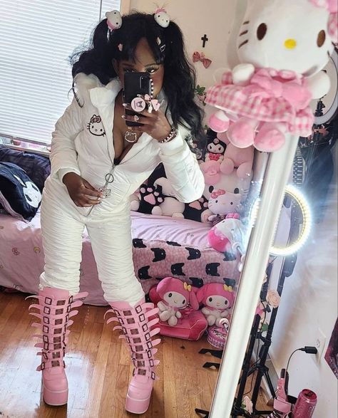 Hello Kitty Print Top For Winter Streetwear, Hello Kitty Baddie Outfits, Pink Y2k Winter Outfits, Aliyahcore Outfits Pink, Y2k Fashion Pink Baddie, Y2k Outfits Aesthetic, Mcbling Fashion, Seductive Clothes, Plain Outfits