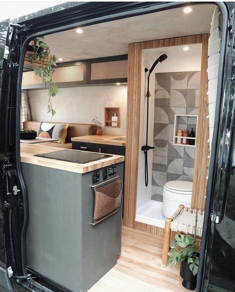 Shower Bed, Diy Van Conversions, Camper Interior Design, Tiny House Camper, Bus Living, Kombi Home, Van Conversion Interior, Lake Food Ideas, Campervan Life