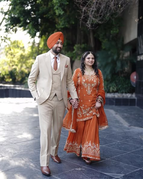 Engagement Suits Women Punjabi, Punjabi Engagement Outfit, Bride And Groom Indian Wedding Outfit, Wedding Suits For Bride, Sardar Fashion, Couple Dresses, Chikankari Dress, Punjabi Dress Design, Bridal Suit