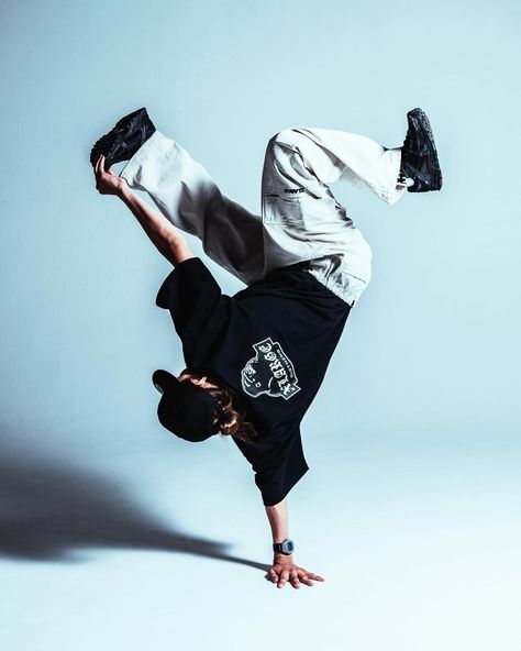 飯沼 月光(Bboy TSUKKI) (@bboy_tsukki) • Instagram photos and videos Hiphop Dance Aesthetic, Hip Hop Photo, Aesthetic Hiphop, Drawing Refrences, Dancer Photography, Dancing Aesthetic, Poses References, Street Dance, Hip Hop Dance