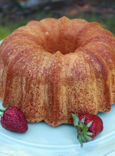 Perfect Pound Cake, Savory Cakes, Strawberry Shortcake Recipes, Shortcake Recipe, Brunch Dishes, Bundt Cakes Recipes, White Lily, Fancy Desserts, Pound Cake Recipes