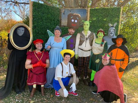 Shrek Group Costume, Shrek Costume Diy, Shrek Wedding, Shrek Costume, Cute Group Halloween Costumes, Matching Halloween Costumes, Clever Halloween Costumes, Couples Halloween Outfits, Trendy Halloween Costumes