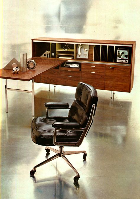 #Eames Executive Chair and a George Nelson receptionists desk by @hermanmiller Eames Office Chair, Mid Century Office, Herman Miller Chair, Eames Office, Retro Office, Furniture Ads, Eames Chairs, George Nelson, Charles Eames