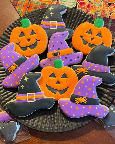 Fun Jack-o-Lanterns and Witch’s Hats for some Halloween treats! Halloween Decorated Cookies Royal Icing, Witch Hat Cookies Royal Icing, Witch Hat Cookies Decorated, Which Hat Cookies, Witch Decorated Cookies, Bat Sugar Cookies, Witch Hat Sugar Cookies, Witch Hat Decorated Cookies, Witches Hat Royal Icing Cookies