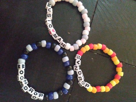 Moondrop Bracelet, Fnaf Bead Bracelets, Fnaf Kandi Bracelet, Fnaf Bracelet Ideas, Fnaf Jewelry, Fnaf Bracelet, Fanf Drawing, Fnaf Kandi, Matching Kandi Bracelets