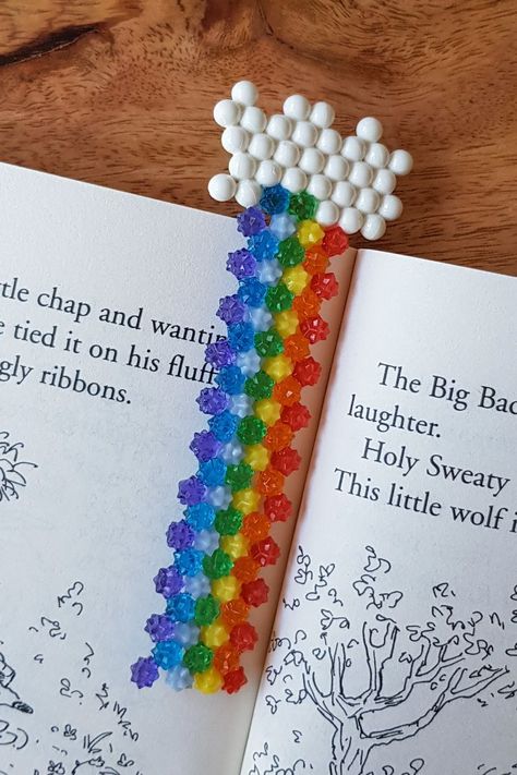 Aquabeads Bookmark, Aqua Beads Patterns Easy, Aquabeads Ideas, Ideas Bookmark, Aqua Bedding, Princess Character, Penanda Buku, Rainbow Diy, Rainbow Style