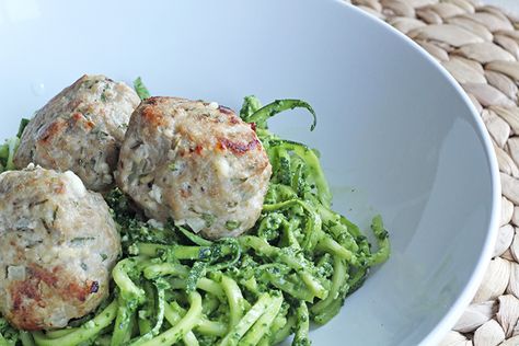 Greek Inspired Zucchini Pasta - Feta Turkey Meatballs Zucchini Pesto Pasta, Kale Pesto, Veggie Noodles, Spiralizer Recipes, Kale Recipes, Zucchini Pasta, Turkey Meatballs, Food Board, Food Choices