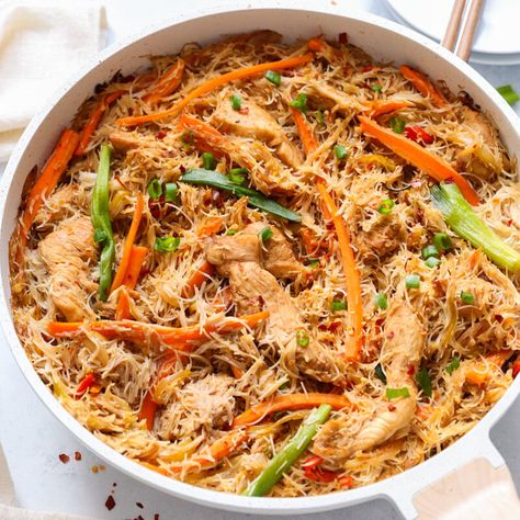 Chicken Vermicelli (Rice Noodle Stir-Fry) - My Morning Mocha Chicken Vermicelli Recipes, Rice Vermicelli Recipes, Vermicelli Stir Fry, Stir Fry Rice Noodles, Chicken Stir Fry Rice, Fried Chicken Marinade, Chinese Stir Fry Sauce, Chicken Vermicelli, Vermicelli Rice