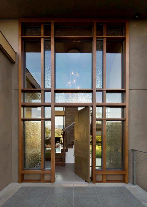 Fascinating split-level home on a oak-nestled property in Portola Valley Glass Entrance Doors, Tor Design, Modern Entrance Door, Modern Entry, Modern Entrance, Casa Country, Double Height, Entrance Door Design, Door Design Modern