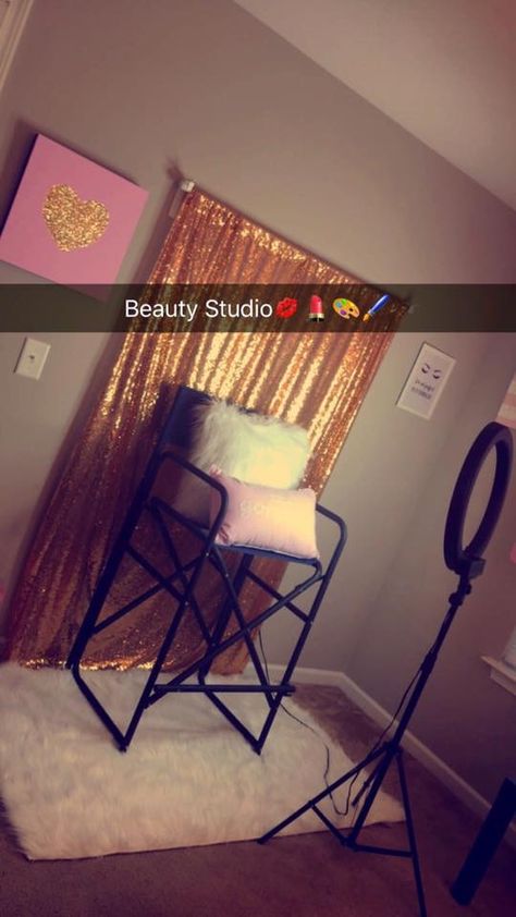 Makeup Backdrop Ideas, Small Beauty Room Ideas, Small Makeup Studio Decor, Makeup Artist Room, Youtube Room, Makeup Studio Ideas, Makeup Studio Decor, Esthetician Room, Makeup Room Decor