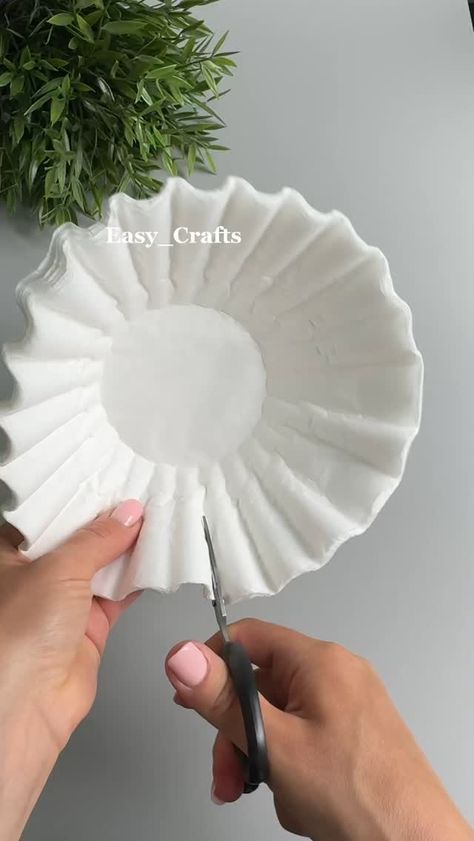 Easy Crafts Ideas Diy Elderly Crafts, Easy To Make Paper Flowers, Recycle Flowers Crafts, Easy Folded Paper Flowers, Crete Paper Flowers Diy, Crafts Using Coffee Filters, Simple Craft Ideas For Adults, Preschool Craft Ideas Easy, Tulle Flowers Diy Easy How To Make