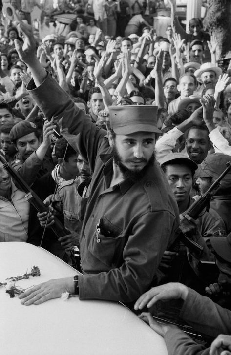 "Not a Bed of Roses" - Burt Glinn's Photos of the Cuban Revolution (1959) - Flashbak Cuba Fidel Castro, Cuba Pictures, Cuban Revolution, Viva Cuba, Vladimir Lenin, Cuban Missile Crisis, Ernesto Che, History Facts Interesting, Fidel Castro