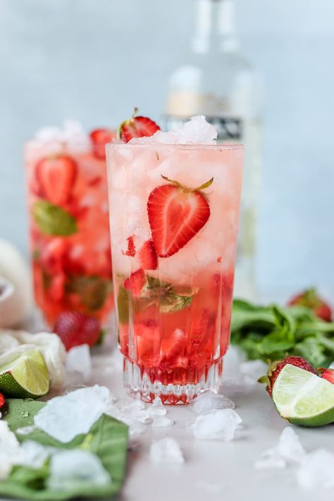 Strawberry Mint Mojito Recipe, Strawberry Mint Mojito, Mint Mojito Recipe, Mojito Syrup, Bits And Bites, Strawberry Cocktails, Strawberry Cheesecake Recipe, Cow's Milk, Rum Cocktail Recipes