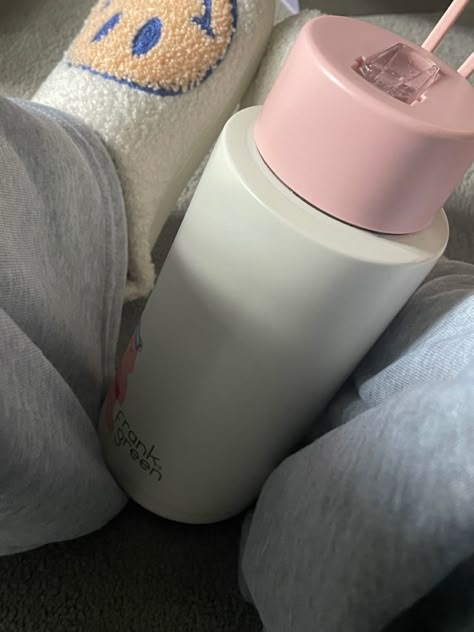 Frank Water Bottle, Best Frank Green Combos, Pink Frank Green Bottle, Aesthetic Frank Green, Aesthetic Water Bottle For School, Frank Green Water Bottle Combos, Frank Green Combos Aesthetic, Cute Frank Green Combos, Frank Green Water Bottle Aesthetic