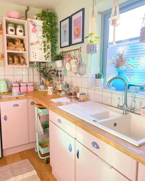 Maximalist Kitchen, Pastel Kitchen, Future Kitchen, Pastel House, Dream House Rooms, Apartment Decor Inspiration, Dream Room Inspiration, Decoration Inspiration, Apartment Inspiration