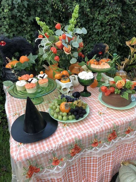 Witches Tea Party, Adult Tea Party, Autumn Tea Party, Witches Tea, Halloween Tea Party, Fairy Tea Parties, Adult Party Themes, Tea Party Table, Witch Party