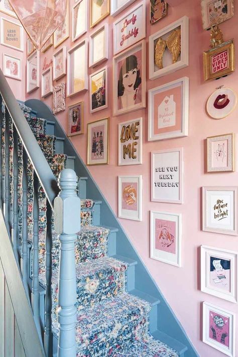 Hallway With High Ceiling, Pink Cottages, Apartments Ideas, Decoration Hall, Staircase Landing, Appartment Decor, 1920s House, Dopamine Decor, Laptop Cover