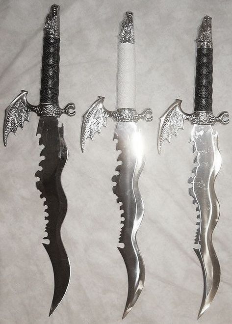 Knife Aesthetic, Creepy Cute Fashion, Big Girl Toys, Pretty Knives, Cool Swords, Knife Collection, Cool Knives, Creepy Cute, Grunge Aesthetic