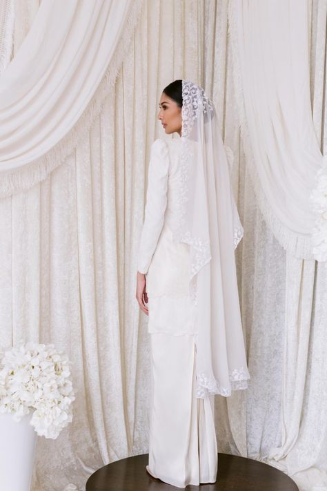 Veil Nikah, Songket Wedding Dress, Dresses Reference, Songket Wedding, Dress Nikah, Kebaya Nyonya, Marriage Photoshoot, Wedding Attire For Women, Malay Wedding Dress