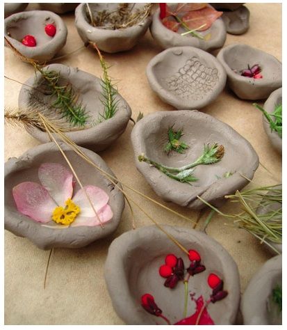 nature-crafts Nature Objects, Summer Activities For Toddlers, Crafts Nature, Textured Bowls, Clay Bowls, Nature Craft, Offering Bowls, Crafts Kids, Forest School