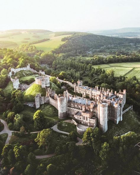 Camelot Castle, Europe Castles, City In Europe, Arundel Castle, British Castles, English Castles, Castles In England, Castle Aesthetic, Europe Aesthetic