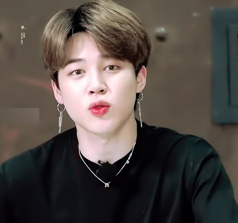 Jimin Talking Gif, Jimin Funny Gif, Jimin Cute Gif, Park Jimin Gif, Bts Funny Memes, Tata Mic, Gif Jimin, Walking Gif, Jimin Gifs