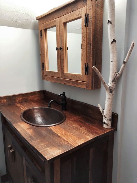 Rustic Cabin Bathroom Idea with Hand Hammered Copper Under Mount Sink! Mancave Bathroom Ideas, Cabin Shower Ideas, Cabin Bathroom Ideas Rustic, Rustic Cabin Bathroom, Vanity Remodel, Rustic Bathroom Sink, Country Bathroom Vanities, Hammered Copper Sink, Oil Rubbed Bronze Bathroom