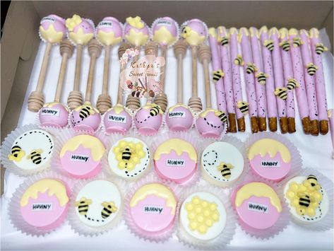 Winnie The Pooh Treats Party Ideas, Winnie The Pooh Baby Shower Ideas Food, Winnie The Pooh Desserts, Pink Winnie The Pooh Baby Shower Ideas, September Baby Showers, Baby Shower Decorations Neutral, Honey Bee Baby Shower, Baby Shower Sweets, Baby Shower Menu