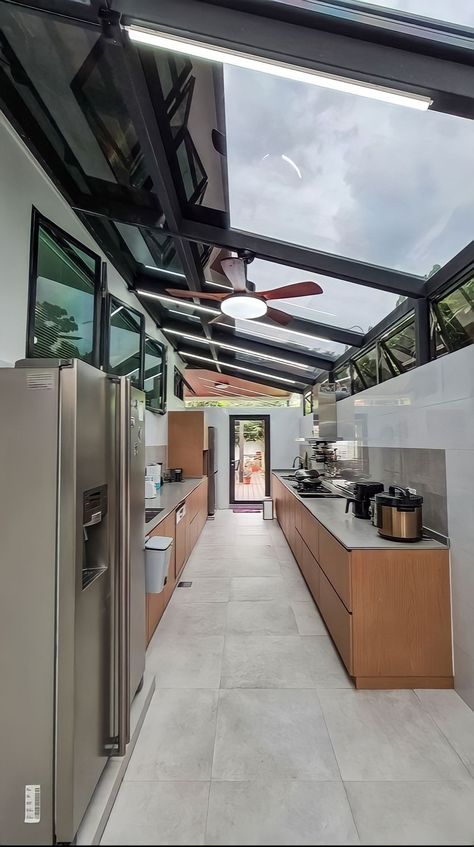 Kitchen Ideas Skylight, Resort Kitchen Design, Small Kitchen Skylight, Small Outdoor Kitchens Modern, Outdoor Kitchen Extension Ideas, Small Backyard Kitchen Ideas On A Budget, Small Wet Kitchen Ideas, Laundry Skylight, Skylight Home Design